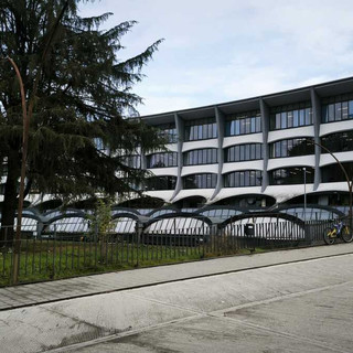 Violenza alla fermata del pullman, lo sgomento dell’Isis Facchinetti: «Un episodio che ci addolora e preoccupa»