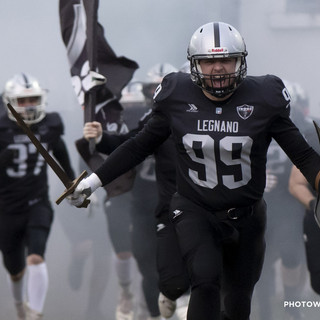 Playoff di Football americano: i Frogs Legnano sfidano i Giaguari Torino al Vigorelli