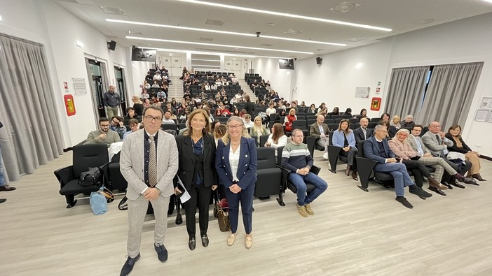 L’Università dell'Insubria accoglie le matricole di Infermieristica: «Nella cura dei malati, siete voi che fate la differenza» L’Università dell'Insubria accoglie le matricole di Infermieristica: «Nella cura dei malati, siete voi che fate la differenza»