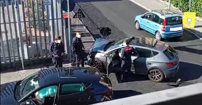 Incidente in via Bellini, Carabinieri e soccorsi sul posto Incidente in via Bellini, Carabinieri e soccorsi sul posto