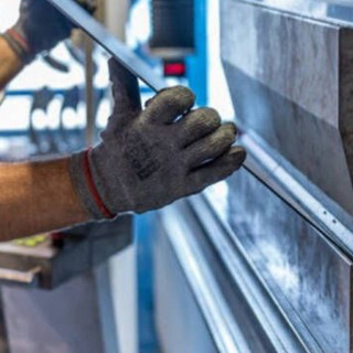 Cassa Integrazione: in Lombardia aumentano ore e lavoratori coinvolti. Varese in controtendenza