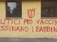 FOTO. Atto vandalico no vax alla sede Pd: «Una violenza a tutta la comunità»