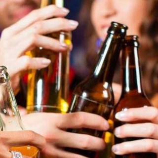 Movida e degrado urbano: a Gallarate stretta su alcol e vetro. Ordinanza in vigore fino al 31 agosto