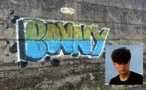 Domani a Luino l'ultimo abbraccio a Lorenzo "Bonny": «Viviamo la nostra vita in pienezza anche per chi non c'è più» Domani a Luino l'ultimo abbraccio a Lorenzo "Bonny": «Viviamo la nostra vita in pienezza anche per chi non c'è più»