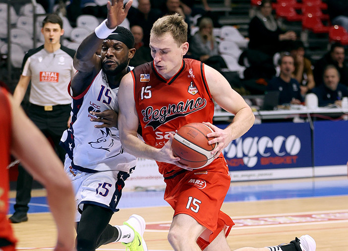 Terza sconfitta consecutiva per i Knights, sfuma il primato Terza sconfitta consecutiva per i Knights, sfuma il primato