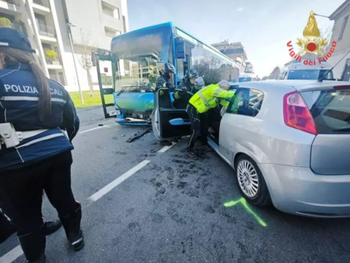Frontale tra un’auto e un pullman a Lissone: 25enne elitrasportata al Circolo in codice rosso