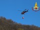 Incendio nei boschi sopra Laveno Mombello, in fumo due ettari. In azione anche l'elicottero dei vigili del fuoco