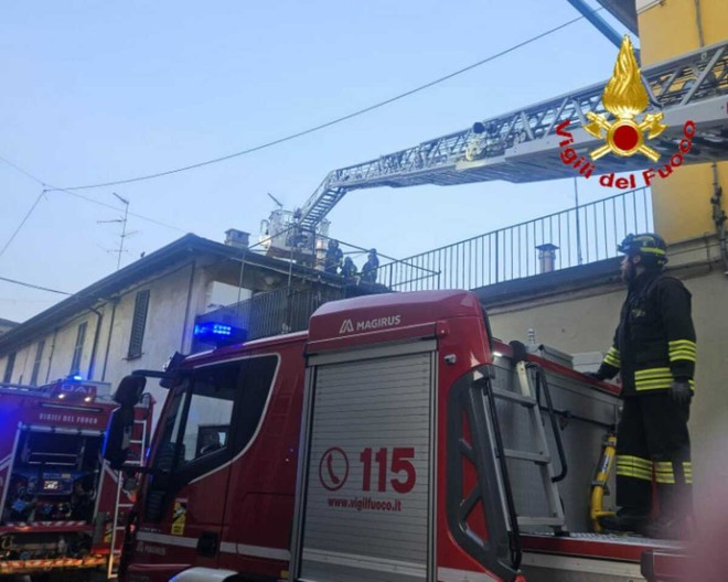 Le immagini dell'intervento dei vigili del fuoco a Lonate Pozzolo Le immagini dell'intervento dei vigili del fuoco a Lonate Pozzolo
