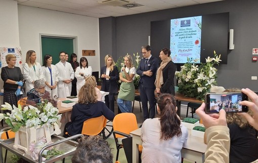 Ci vuole un fiore: all’ospedale di Gallarate, laboratorio di bellezza con l’associazione Milano Blooms Ci vuole un fiore: all’ospedale di Gallarate, laboratorio di bellezza con l’associazione Milano Blooms