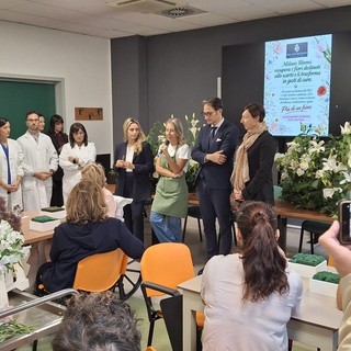 Ci vuole un fiore: all’ospedale di Gallarate, laboratorio di bellezza con l’associazione Milano Blooms