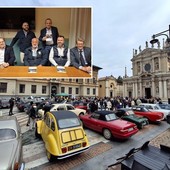 Una precedente edizione con le auto schierate davanti a San Giovanni. Nel riquadro, la presentazione della prossima edizione, in programma il 12 aprile