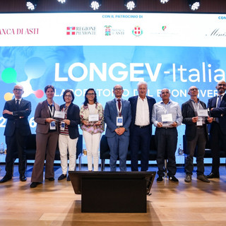 La consegna del Premio LONGEV-Italia nell’Auditorium di Banca di Asti. La consegna del Premio LONGEV-Italia nell’Auditorium di Banca di Asti.