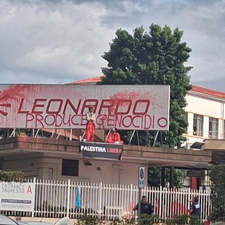L'azione di protesta dei militanti pro Palestina alla Leonardo di Sesto Calende