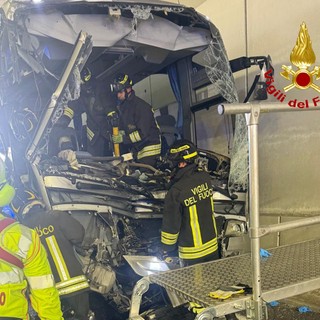Il bus incidentato a Lomazzo