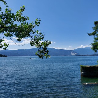 Un bellissimo scorcio del lago Maggiore dal Parco delle Torrazze a Laveno