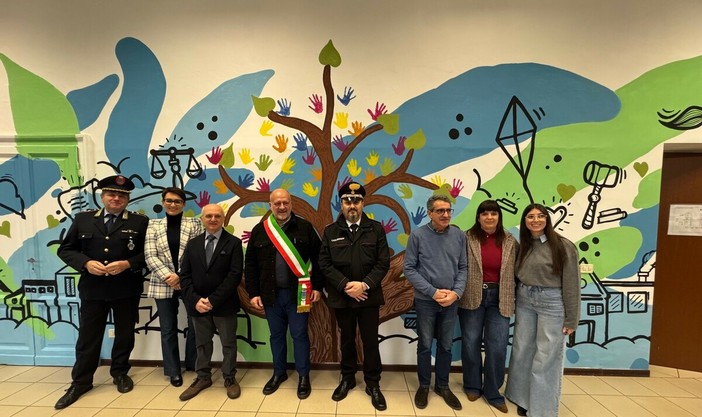 &quot;L'arte delle regole&quot;: parte con un murales l'educazione alla legalità dell'Istituto comprensivo Ferrini
