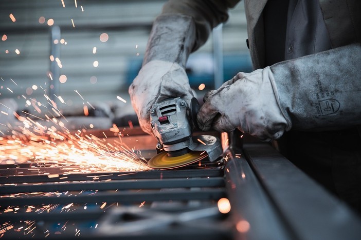 Industria varesina: produzione ancora in crescita nel primo trimestre,  tornano positivi gli ordini ma resta alta l’attenzione sui costi