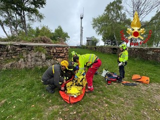 Le operazioni di soccorso a Marchirolo per l'escursionista caduta