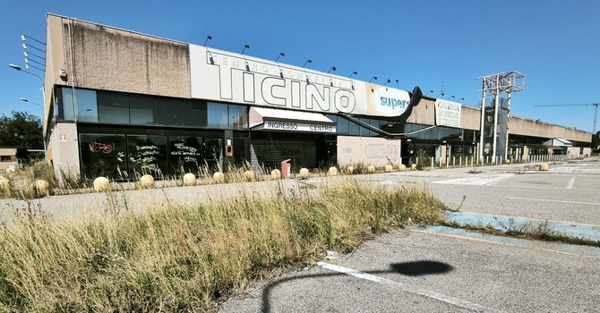 Ex Carrefour di via delle Allodole, c’è un nuovo proprietario. Rinasce il polo commerciale di Madonna Regina?
