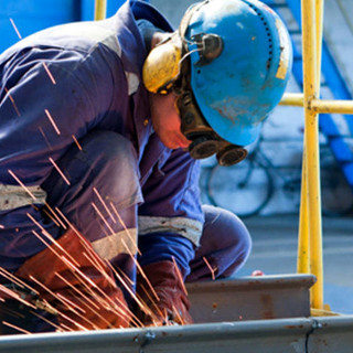 Industria varesina in rallentamento: produzione in calo e incertezze sui mercati esteri