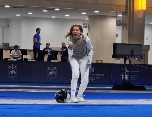 Marta Cammilletti esulta un attimo dopo aver vinto all'ultima stoccata contro la russa Biryukova