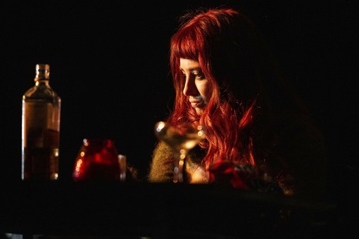 All’Elfo Puccini “Mirandolina”, eroina moderna in salsa irlandese