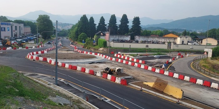 La rotonda sulla superstrada Vergiate - Besozzo aperta il mese scorso a Malgesso