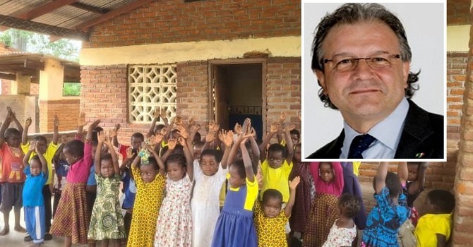 Foto dalla pagina Fb di Tracce nel mondo, nel riquadro Massimo Bossi