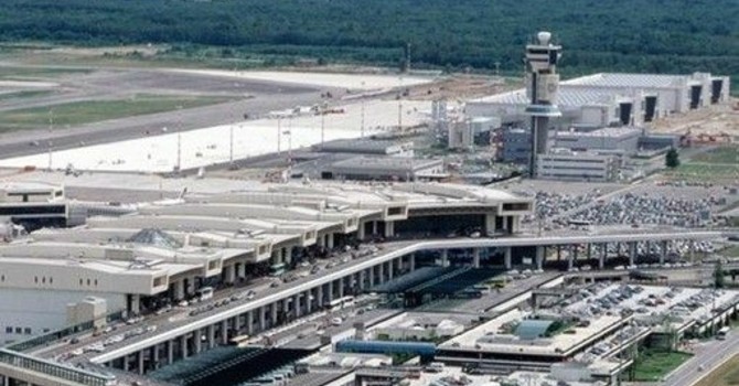 Malpensa, grave incidente sul lavoro: operaio schiacciato da un mezzo perde una gamba. I sindacati: «Sicurezza priorità assoluta»