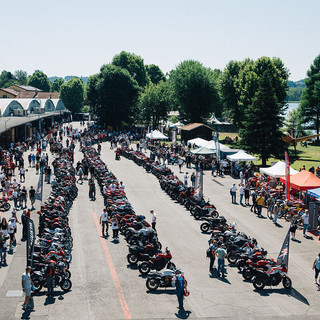 Mv Agusta apre le sue porte al mondo per l'80esimo anniversario: 5mila partecipanti alla Schiranna