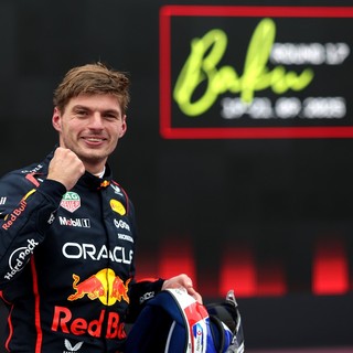 Verstappen domina a Baku: quarta vittoria stagionale e mondiale quasi riaperto
