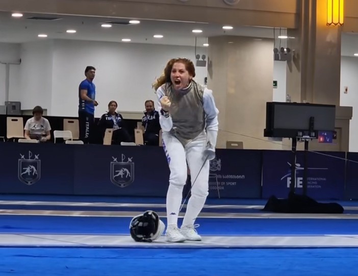 Marta Cammilletti esulta un attimo dopo aver vinto all'ultima stoccata contro la russa Biryukova