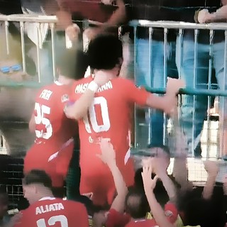 L'esultanza di Mastroianni dopo il gol del temporaneo pareggio (immagine Sky)