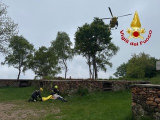 Le operazioni di soccorso a Marchirolo per l'escursionista caduta