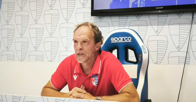 Pro Patria, primo stop nel derby. Zironelli: «Sconfitta che brucia, ma fa parte del percorso»