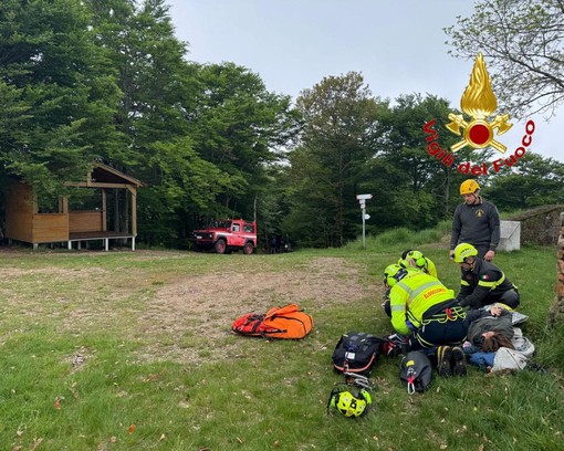 Le operazioni di soccorso a Marchirolo per l'escursionista caduta