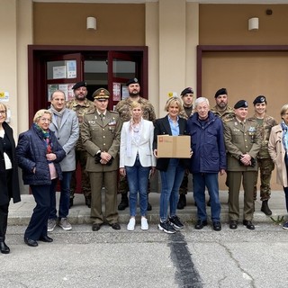 Un grazie unanime: oltre quaranta scatole di generi alimentari donate dalla Nato alla Caritas