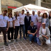 Infermieri tra la gente, col sorriso: «Ma le difficoltà crescono»