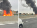 L'auto in fiamme sulla A8 (foto tratta da IlSaronno.it)