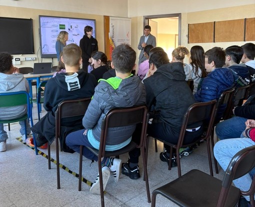 A tu per tu con le superiori: “OrientaMENTI” alla secondaria di primo grado Parini A tu per tu con le superiori: “OrientaMENTI” alla secondaria di primo grado Parini