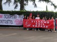 La protesta dei lavoratori all'hotel Mo.Om di Olgiate Olona