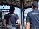 VIDEO. Rapinarono e accoltellarono un turista americano su un treno a San Giuliano Milanese: presi a Busto due tunisini
