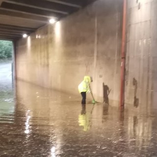 Protezioni civile in azione a Olgiate durante il nubifragio di ieri