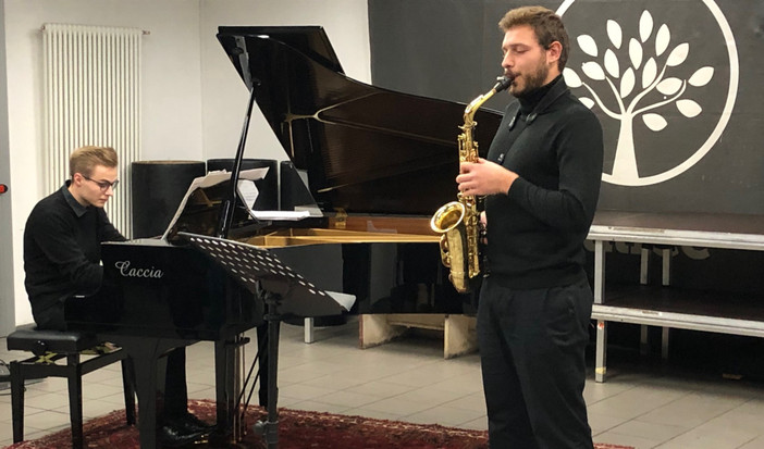 Pomeriggi musicali: domenica con il duo viola-pianoforte Collu e Tarantino all’auditorium Rodari al via gli appuntamenti autunnali Pomeriggi musicali: domenica con il duo viola-pianoforte Collu e Tarantino all’auditorium Rodari al via gli appuntamenti autunnali