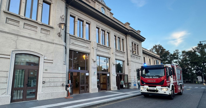 Bloccati nell’ascensore della stazione di Busto, arrivano i Vigili del Fuoco per liberarli Bloccati nell’ascensore della stazione di Busto, arrivano i Vigili del Fuoco per liberarli
