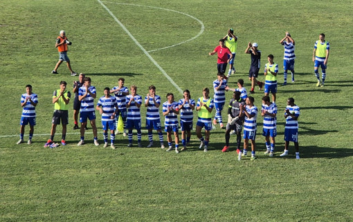 I Tigrotti esultano dopo la vittoria con l'Oltrepò