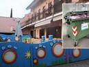 Un cassonetto stracolmo di pannolini sosta in via Dante: «Tutto per una mail non partita, rimediamo subito»