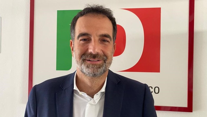 Alessandro Alfieri. Sotto, con la segretaria nazionale del Pd Elly Schlein e la segretaria provinciale di Varese Alice Bernardoni