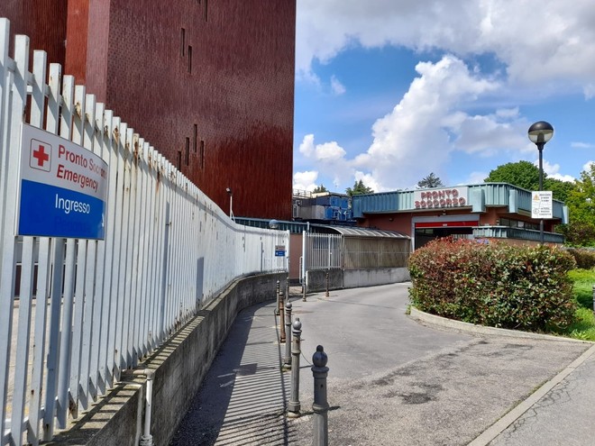 Anziano trovato in arresto cardiaco in un prato a Samarate: è in gravissime condizioni