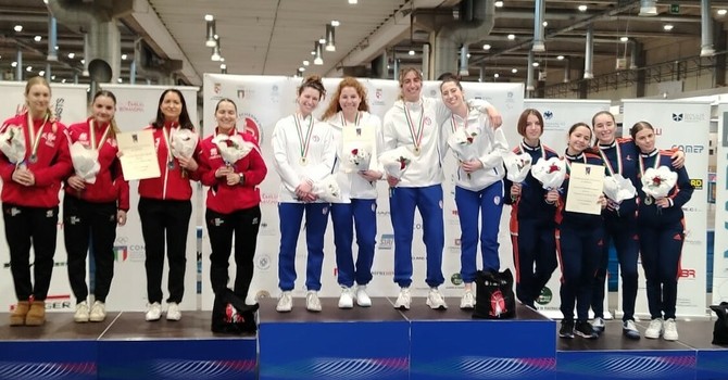 Il podio di Piacenza. Sul gradino più alto le fiorettiste della Pro Patria